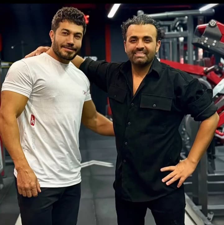 چهره سینمایی در حال تمرین در بدن‌من